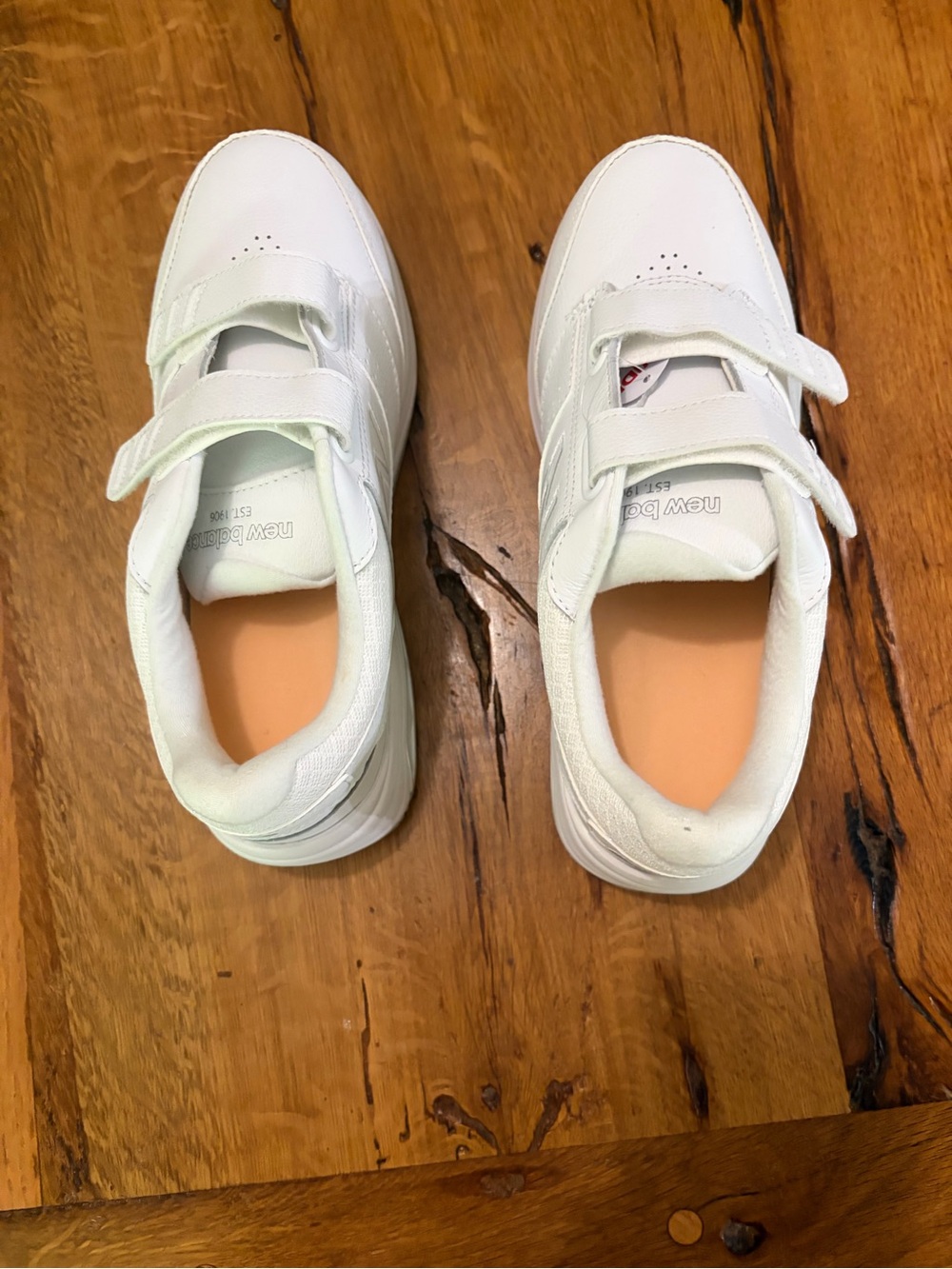 New Balance Women's White Leather Walking Sneakers, NWT, Size 7.5 - Picture 8 of 10